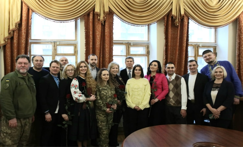 Рівненська співачка та волонтерка отримала державну нагороду