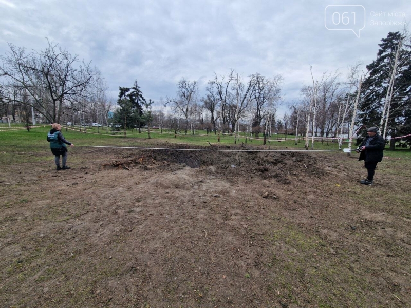 Екоінспекція обстежила місце влучання ворожої ракети у Запоріжжі