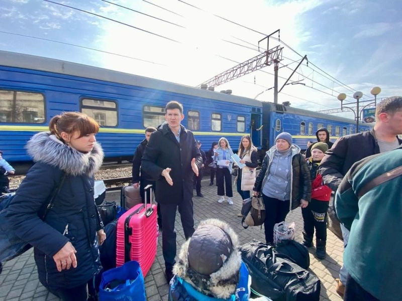  Десять багатодітних родин із Покровського району Донеччини евакуювалися на Закарпаття