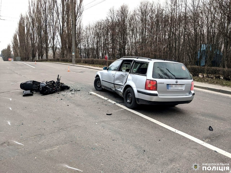 Легковик у Рівному не пропустив мотоцикла (ФОТО)