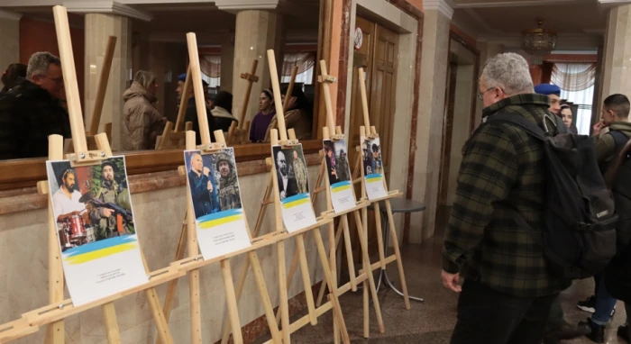 На благодійному концерті у Луцьку, де виступали військові, зібрали понад 17 тисяч гривень на дрон