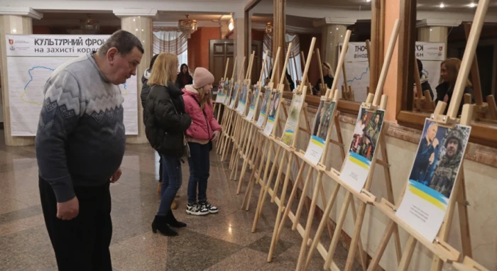 На благодійному концерті у Луцьку, де виступали військові, зібрали понад 17 тисяч гривень на дрон