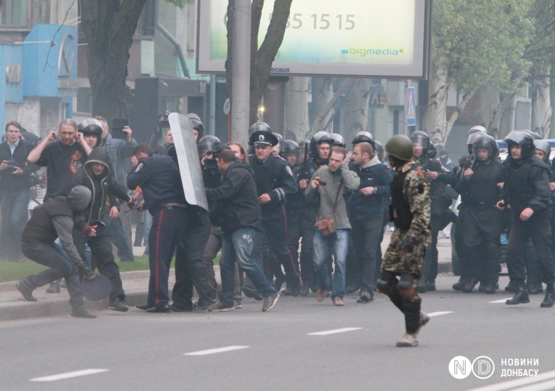 «Спротив на Донбасі був. Не менш небезпечний і героїчний, ніж в інших регіонах». Донеччани згадують мітинги «За Україну!»