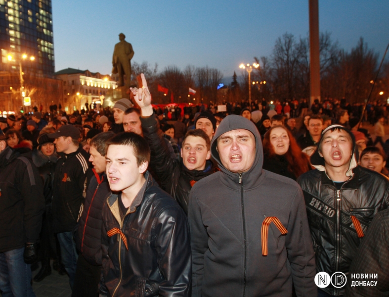 «Спротив на Донбасі був. Не менш небезпечний і героїчний, ніж в інших регіонах». Донеччани згадують мітинги «За Україну!»