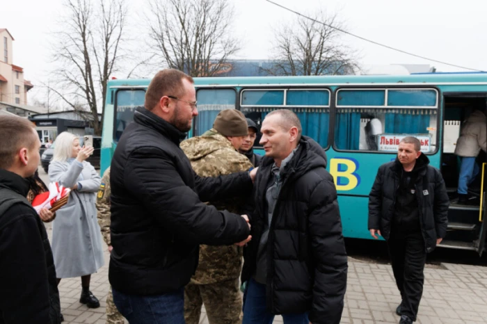 У Луцьку зустріли звільнених з російського полону волинян