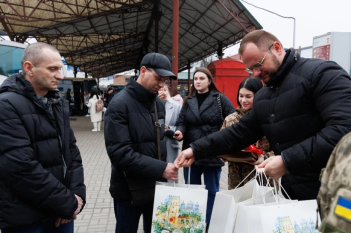 У Луцьку зустріли звільнених з російського полону волинян