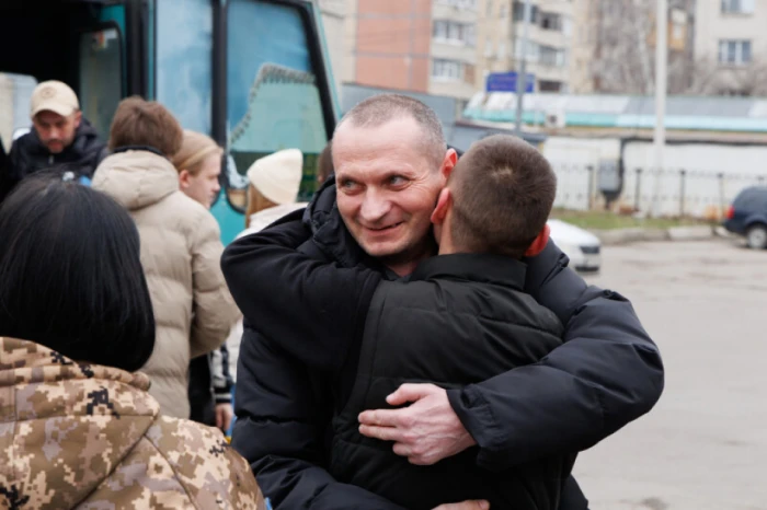 У Луцьку зустріли звільнених з російського полону волинян