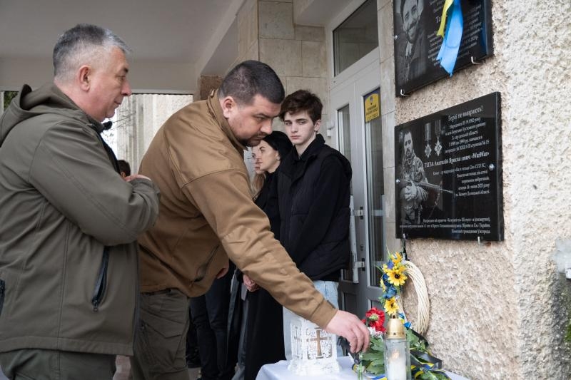 В Ужгороді сьогодні відкрили меморіальну дошку загиблому Герою Анатолію Тегзі