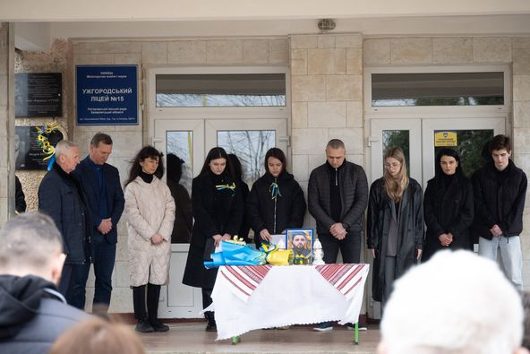 В Ужгороді сьогодні відкрили меморіальну дошку загиблому Герою Анатолію Тегзі