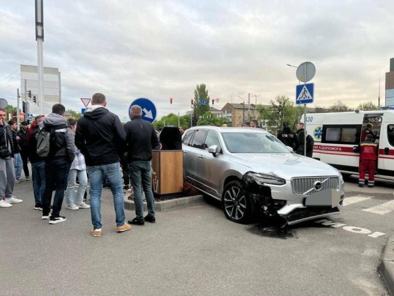 Вміст алкоголю у крові перевищував допустиму норму у десять разів: голова однієї із столичних РДА наїхав на пішоходів (ФОТО)