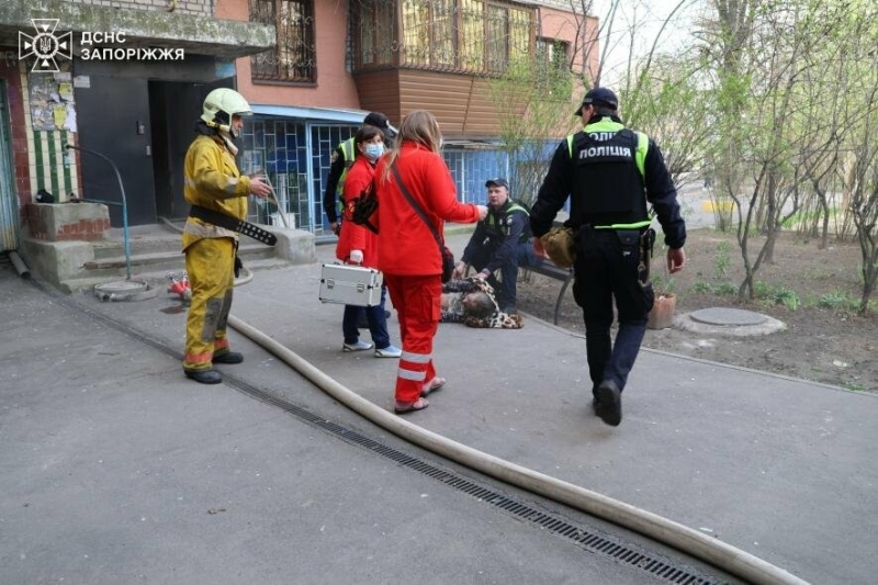 У Запоріжжі сталася пожежа у дев’ятиповерхівці: одну мешканку будинку ушпиталили