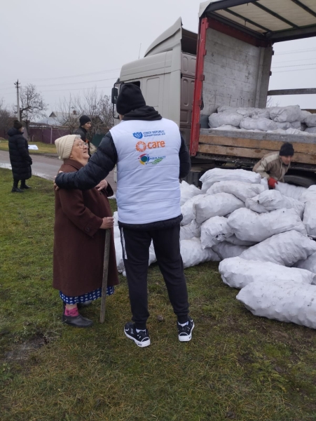 Активісти з Луганщини, що будували дитячі майданчики, тепер допомагають відновлювати деокуповані території 