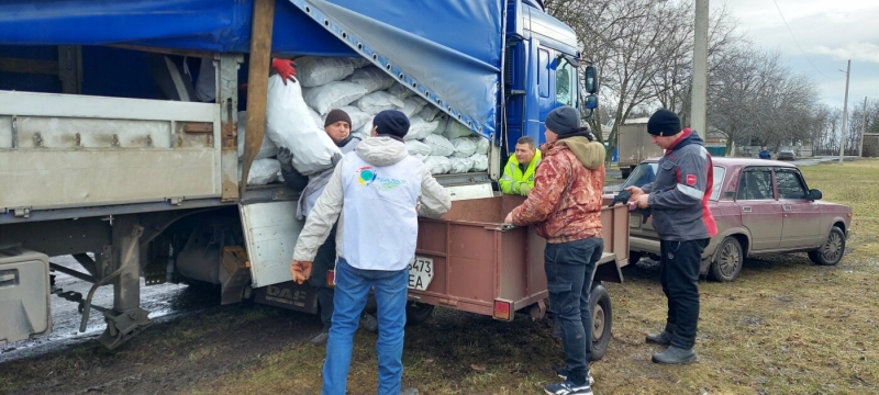 Активісти з Луганщини, що будували дитячі майданчики, тепер допомагають відновлювати деокуповані території 