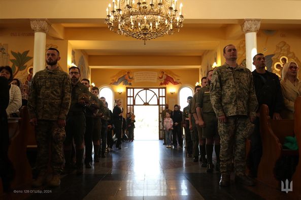 «Кожен гірський штурмовик пам’ятає побратимів, котрі назавжди в строю…» На Закарпатті вшанували загиблих військових 128-ї бригади
