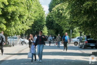 День вишиванки у Луцьку: вишиті сорочки та сукні, флешмоб біля замку