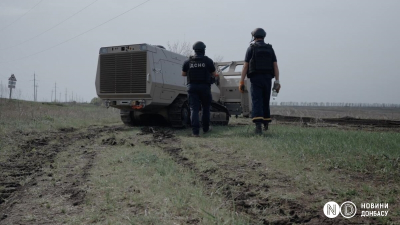 День з саперами. Як тепер розміновують Донбас за допомогою дронів та роботів