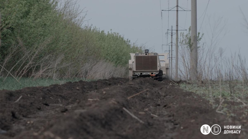 День з саперами. Як тепер розміновують Донбас за допомогою дронів та роботів