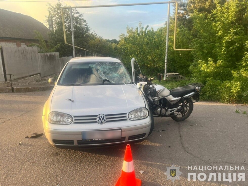 На Сумщині у ДТП постраждали водій та неповнолітня пасажирка мотоциклу