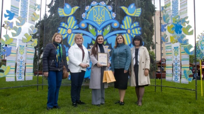 У центрі Луцька встановили великодні артінсталяції