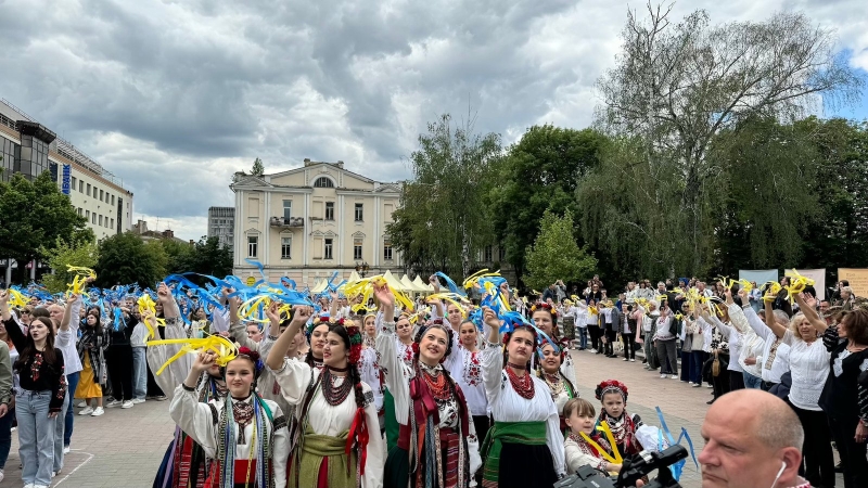 У центрі Вінниці відбувся флеш-моб до Дня вишиванки (Фоторепортаж)