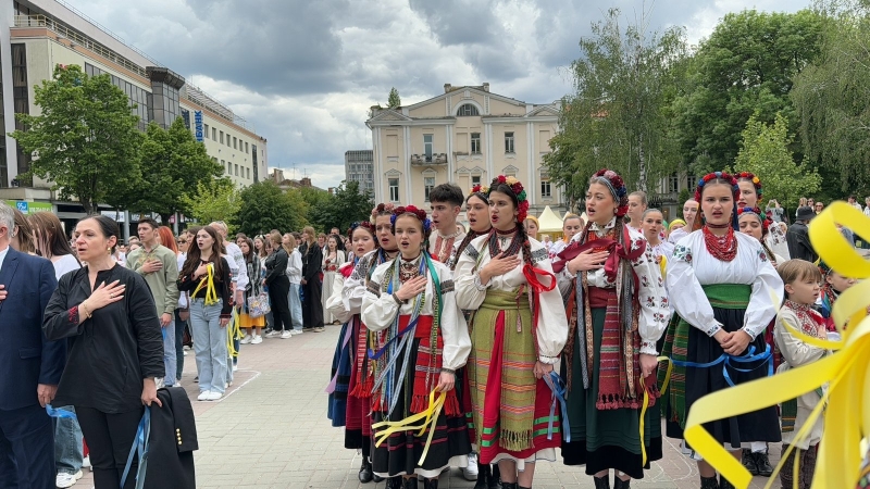 У центрі Вінниці відбувся флеш-моб до Дня вишиванки (Фоторепортаж)