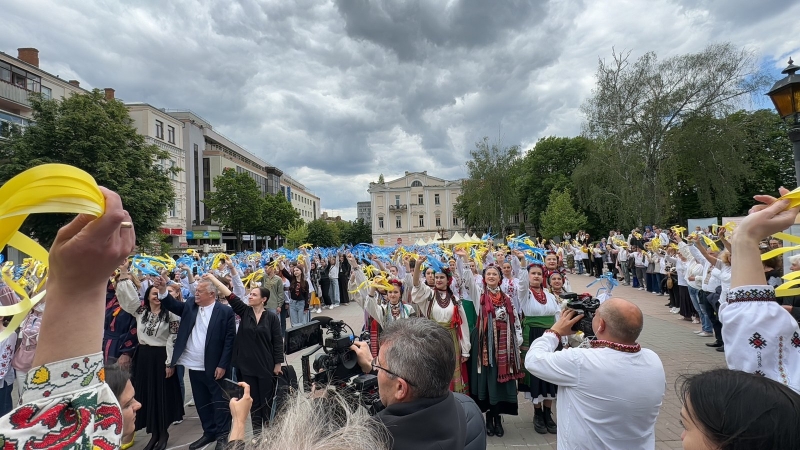 У центрі Вінниці відбувся флеш-моб до Дня вишиванки (Фоторепортаж)