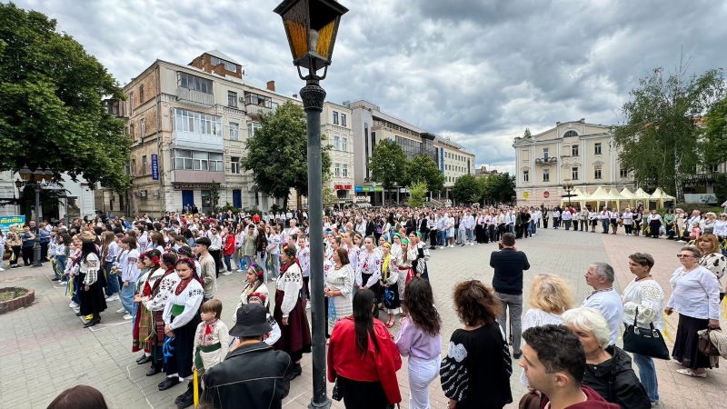 У центрі Вінниці відбувся флеш-моб до Дня вишиванки (Фоторепортаж)