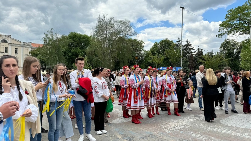 У центрі Вінниці відбувся флеш-моб до Дня вишиванки (Фоторепортаж)