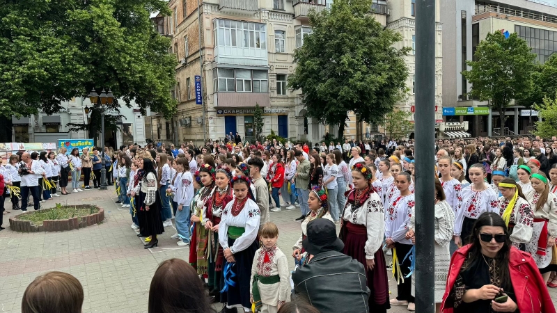 У центрі Вінниці відбувся флеш-моб до Дня вишиванки (Фоторепортаж)