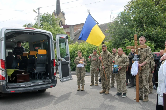 У Луцьку попрощалися із захисником України Віталієм Колесником