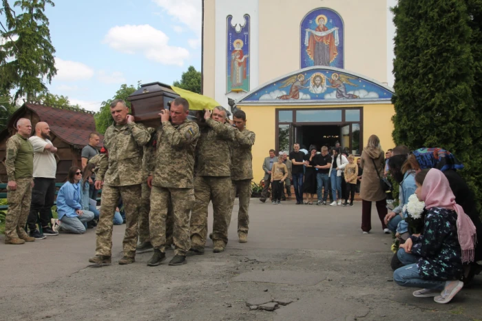 У Луцьку попрощалися із захисником України Віталієм Колесником