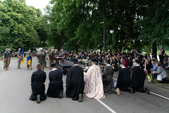 В Ужгороді сьогодні попрощалися із 21-річним захисником України – старшим солдатом Тарасом Гаврішем