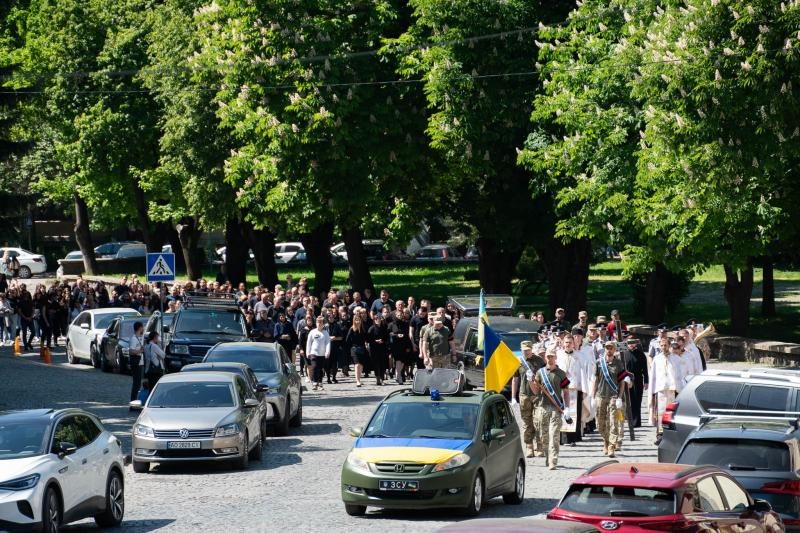 В Ужгороді сьогодні віддали шану загиблому захиснику – солдату, стрільцю-помічнику гранатометника Івану Бенці
