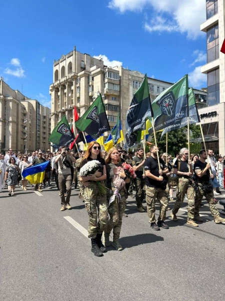 Прощання з парамедикинею Іриною Цибух у центрі столиці (фото)