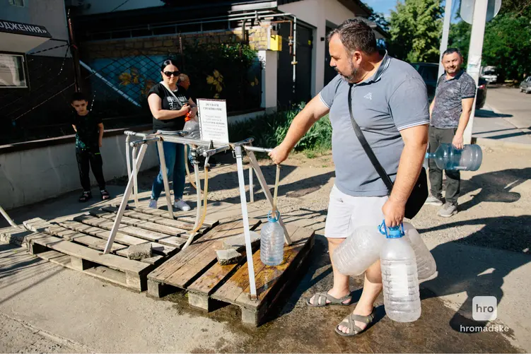 «До нас уже не прилітає по 40 ракет на день, але це не значить, що нам легше». Що відбувається у Миколаєві