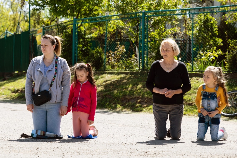 Один біль на всіх. Репортаж із села, де майже всі чоловіки пішли воювати