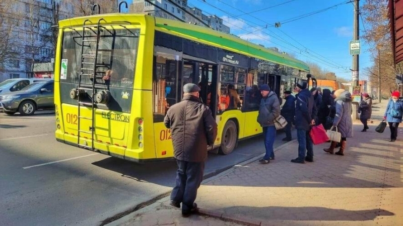 Утричі менше тролейбусів курсують вулицями Хмельницького