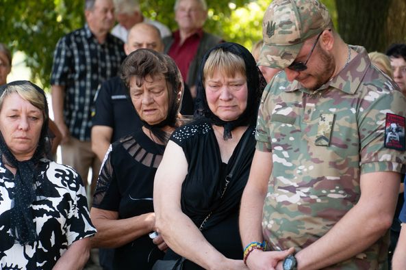 В Ужгороді сьогодні провели в останню земну дорогу 36-річного захисника Олександра Безегу