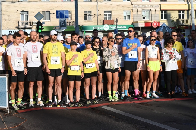 Дві сотні рівнян бігли у вишиванках