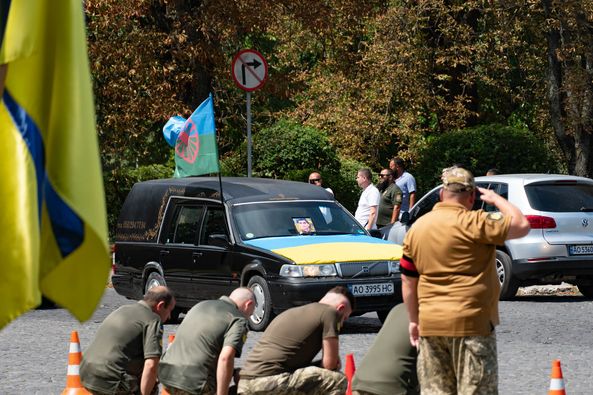 В Ужгороді сьогодні, 2 серпня, попрощалися із 34-річним захисником, солдатом Владиславом Амітом