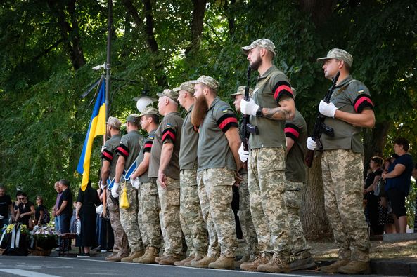 В Ужгороді сьогодні, 30 серпня, в останню земну дорогу проводжали 51-річного солдата Сергія Стрижака