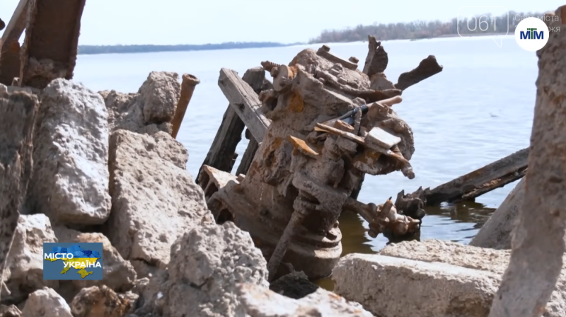 В Запоріжжі знайшли затоплене судно-драгу